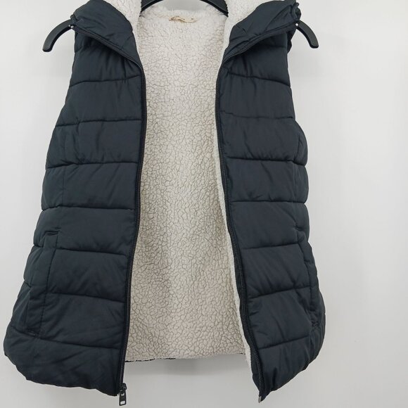Hollister Black Puffer Vest Sherpa Lining Hood Size Medium - Picture 3 of 9